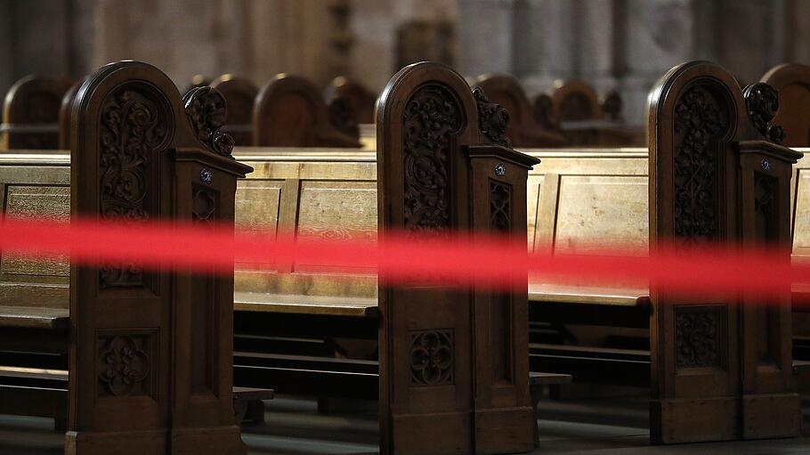 Leere Kirchenbänke in Corona-Zeiten