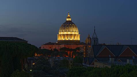 Petersdom bei Nacht
