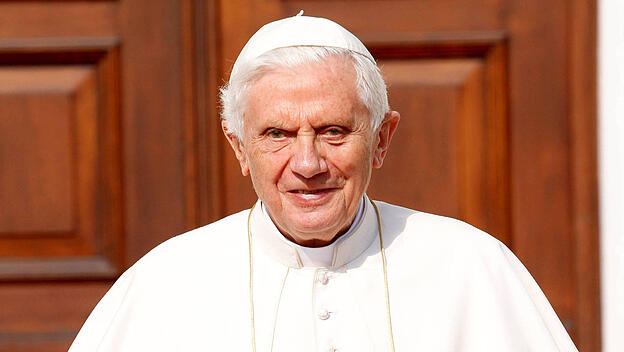Papst Benedikt XVI. lobt den Autor eines neuen Buches über das Leben von Mutter Julia Verhaeghe