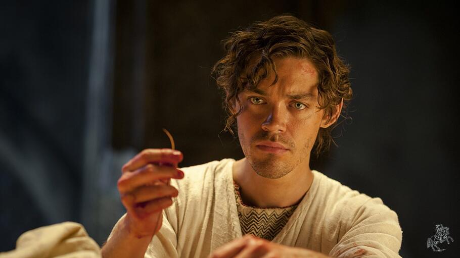 Tom Payne spielt den Helden in der neuen Fortsetzung des Medicus-Filmepos.