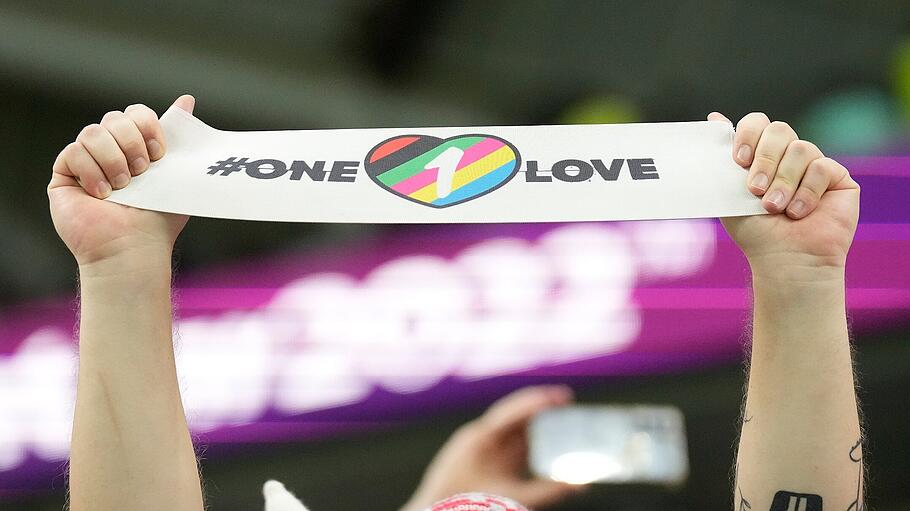 Debatte um "One-Love"-Symbol