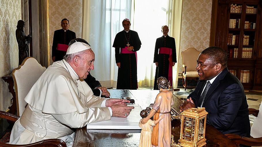 Mosambiks Staatspräsident Filipe Nyusi bei Papst Franziskus