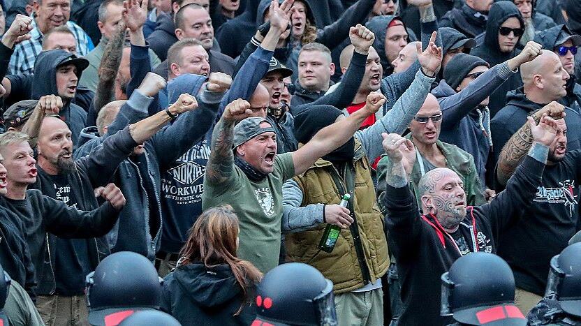 Chemnitz - Demonstranten aus der rechten Szene