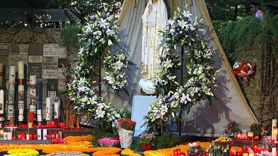 Ein Fest, das an Leib und Seele erinnert: In Maria Vesperbild feiert Bischof Rudolf Voderholzer an Maria Himmelfahrt die Messe.