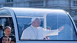 Pope Leo XIV feiert heilige Messe auf der Plaza de Cibeles