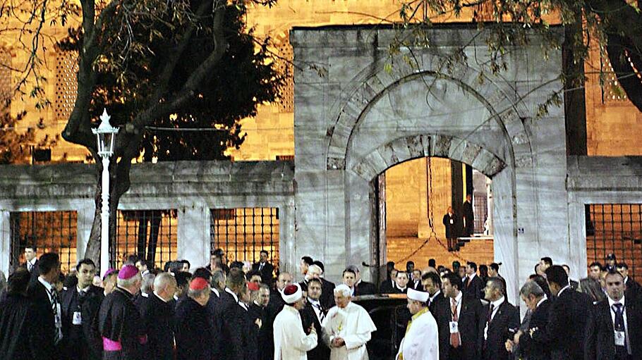 Besuch der &bdquo;Blauen Moschee&ldquo; in Istanbul