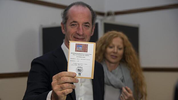 Luca Zaia, gibt seine Stimme zum Referendum über mehr Autonomie in Italien ab