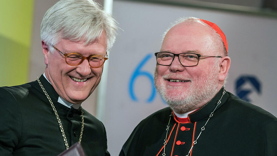 Evangelische Landesbischof Heinrich Bedford-Strohm (l) und der katholische Kardinal Reinhard Marx