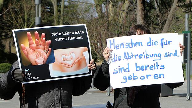 Abtreibungsgegner protestieren still in Frankfurt