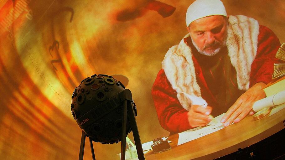 Projektion des Astronomen Galileo Galilei im Zeiss-Planetarium in Jena.