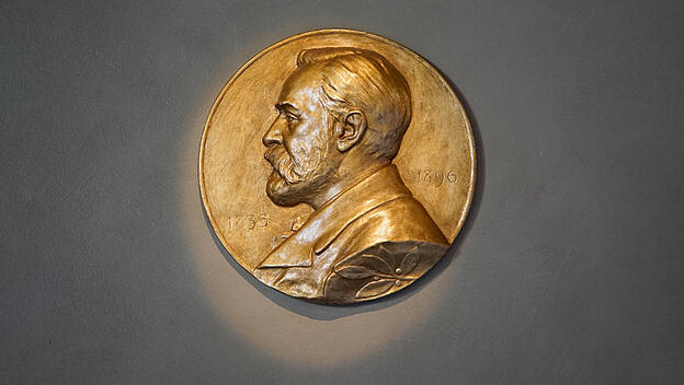 Medaille mit einer Profilansicht Alfred Nobels