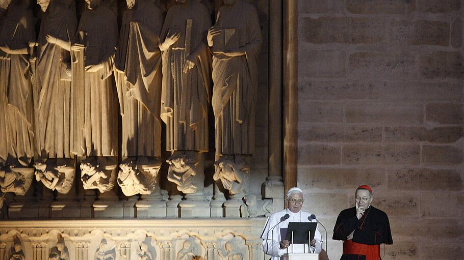 Papst Benedikt XVI. spricht auf der Esplanade de la Cathedrale Notre Dame de Paris, Frankreich