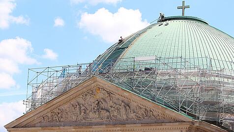 Der Glanz von Berlin: Kuppel der St.Hedwig Kathedrale