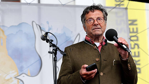 Diether Dehm bei Friedensdemo in Dresden