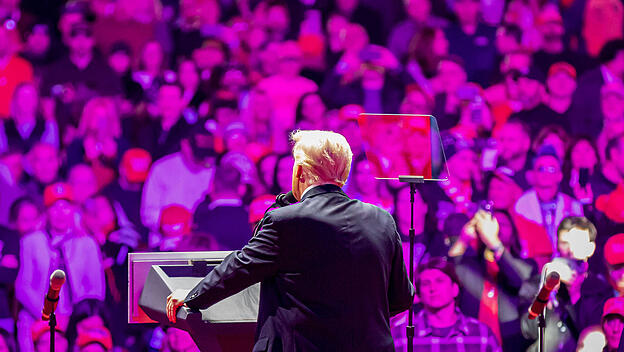 Donald Trump bei einer Kundgebung vor Tausenden Anhängern in Washington