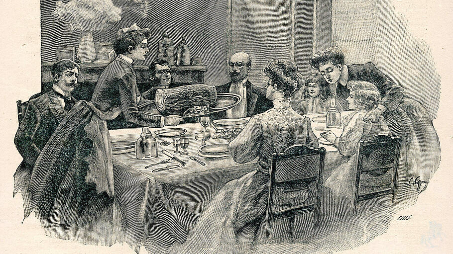 Eine Familie bekommt die "Bûche de Noël" serviert.