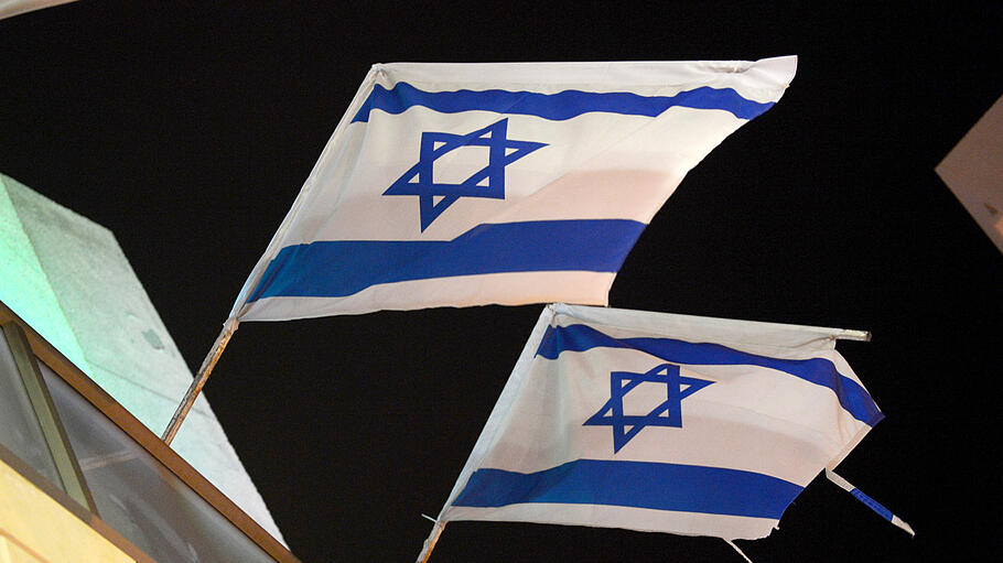 Israelische Flaggen in Tel Aviv