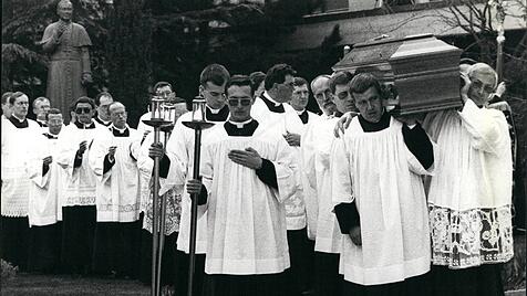Beerdigung von Erzbischof Lefebvre