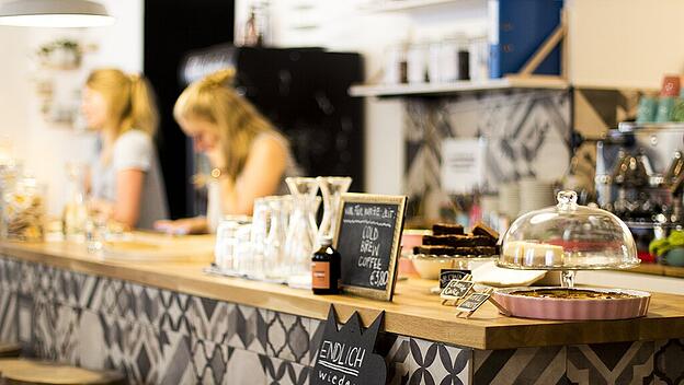 Café Caspar in Wien lockt mit frischen Kuchen