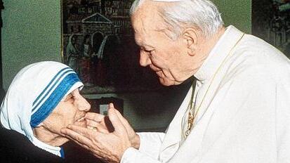 Papst Johannes Paul II. wird heiliggesprochen.