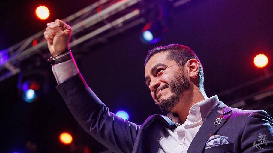 Der demokratische Senatskandidat Abdul El-Sayed nach seinem Sieg in der parteiinternen Vorwahl