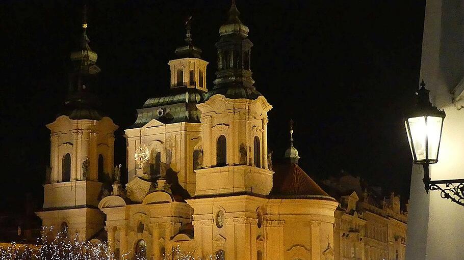 Die Nikolauskirche am Prager Altstädter Ring