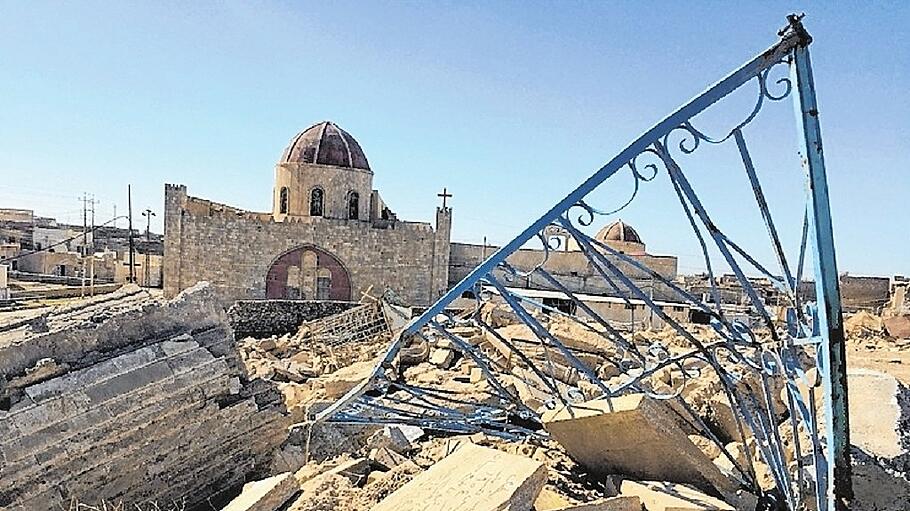 Zerstörung rund um die Kirche in Teleskef.
