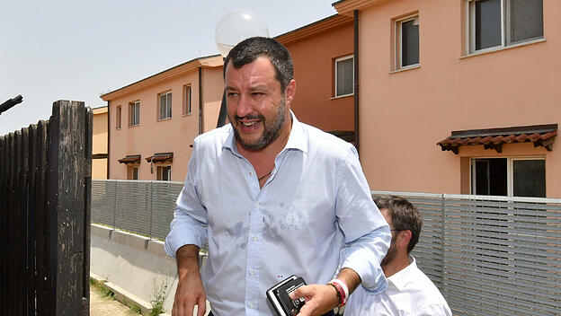Italiens Innenminister schließt Aufnahmezentrum in Sizilien
