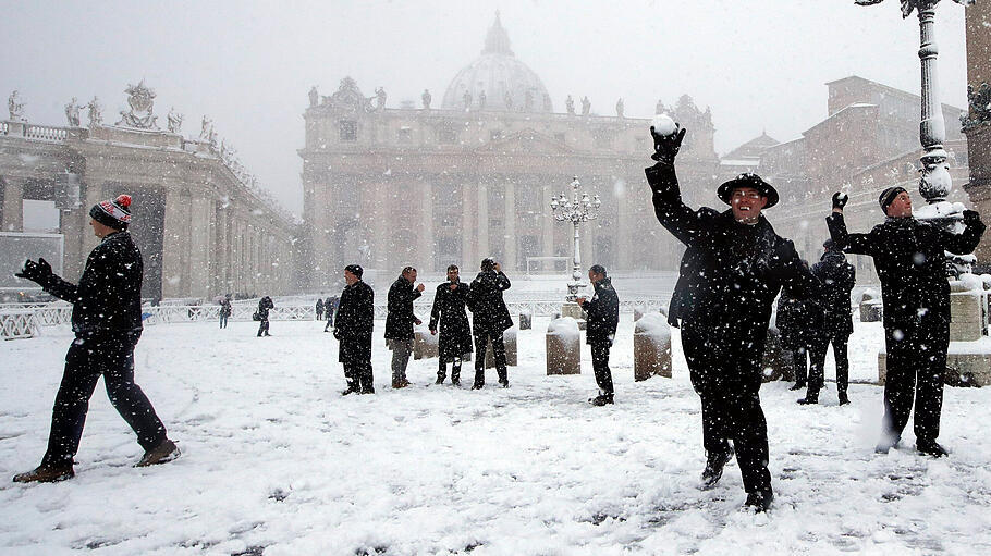Vatikan: Ein Kältetief mit Schnee, Regen und starkem Wind hat Italien erreicht.