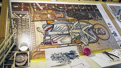 Herstellung der Replik des Triclinium-Mosaiks