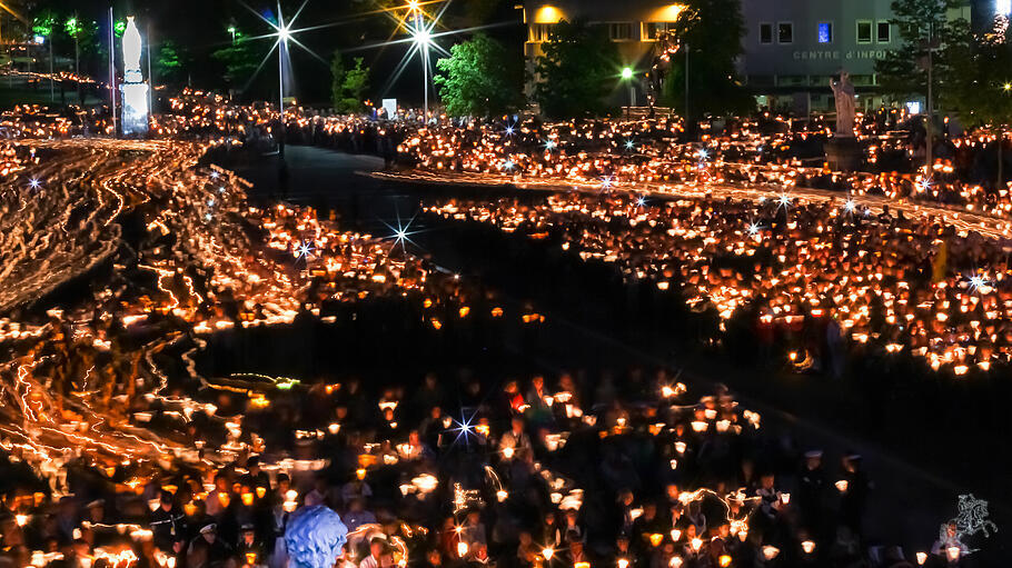 Immer ein Highlight bei der Soldatenwallfahrt nach Lourdes: Die Lichterprozession.