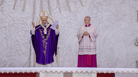 Papst Leo bei einer heiligen Messe im Stadion „Beirut Waterfront“