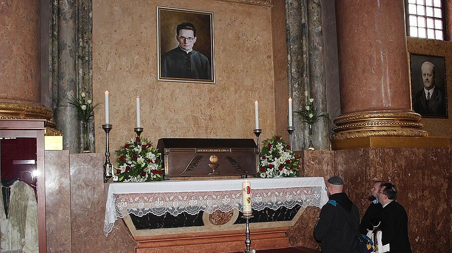 Altar des Märtyrerpriesters János Brenner in der Kathedrale von Szombathely