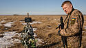 Mit dem Tod vor Augen gehen ukrainische Männer zu den Verteidigungskräften