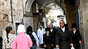 Ultra-Orthodoxe und Palästinenser im muslimischen Viertel der Jerusalemer Altstadt.