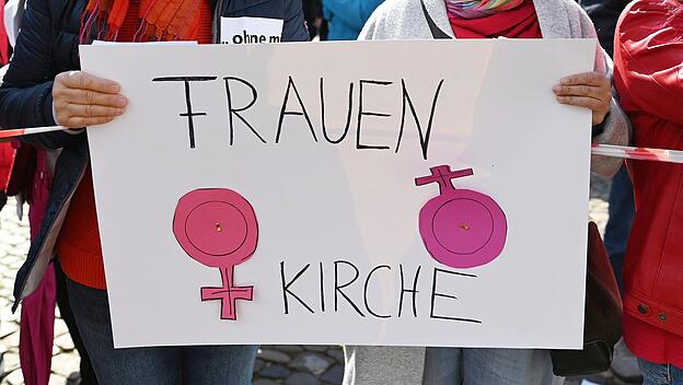 Frauen fordern Geschlechtergerechtigkeit in der Kirche