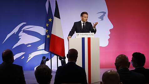 Emmanuel Macron plant umstrittene bioethische Gesetze.