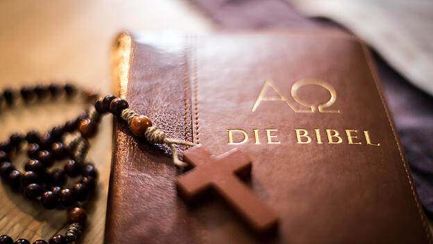 Bibel und Rosenkranz