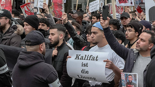 Hamburg Kalifat-Demo auf dem Steindamm in Hamburg.