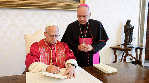 Papst Leo unterzeichnet "Dilexi te"