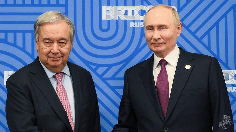 UN-Generalsekretär Antonio Guterres mit Wladimir Putin