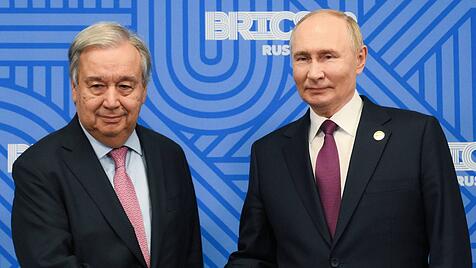 UN-Generalsekretär Antonio Guterres mit Wladimir Putin
