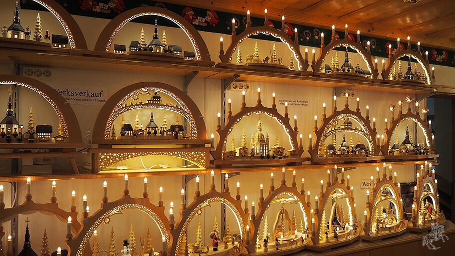 Schwibb&ouml;gen in einer Werkstadt.