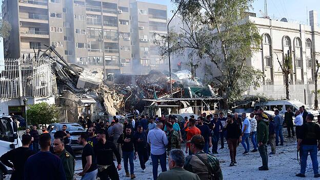 Israel hat das iranische Konsulat in Damaskus angegriffen .