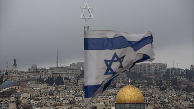 Die Altstadt von Jerusalem mit dem Felsendom im Vordergrund