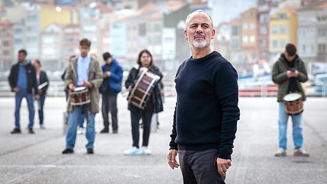 Zwei Jahre nach der gro&szlig;en Trag&ouml;die ist Luis (Javier Guti&eacute;rrez) davon &uuml;berzeugt, dass Musik Wunden eines ganzen Dorfes heilen kann.