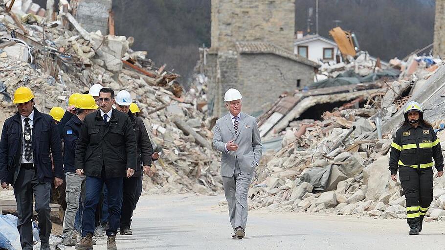 Nach dem Erdbeben in Amatrice - Besuch von Prinz Charles