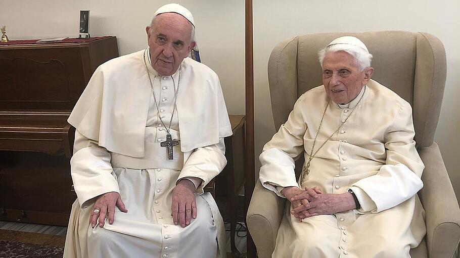 Zum Verhältnis von Papst Franziskus und Benedikt