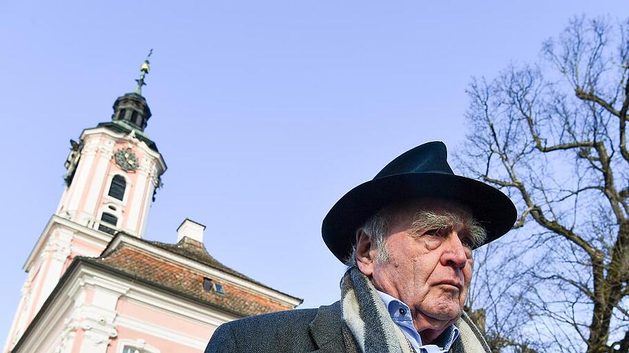 Der Jubilar Martin Walser vor der Wallfahrtskirche Birnau am Bodensee.