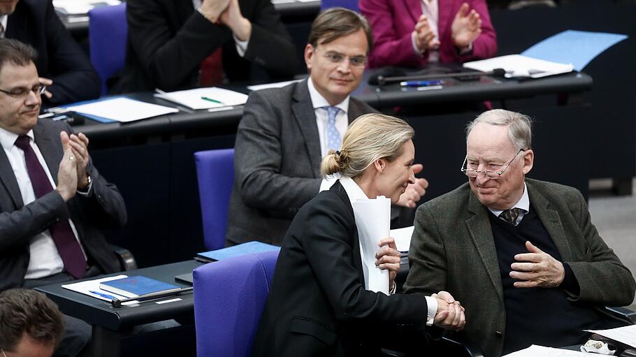 Alice Weidel Vorsitzenden der AfD-Bundestagsfraktion) und Alexander Gauland im Bundestag.